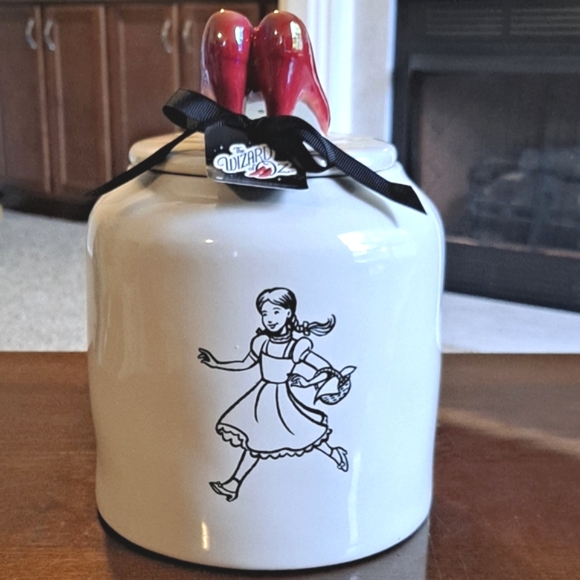 👠👠"There's No Place Like Home" Large Wizard Of Oz Canister With Red Shoes Lid - Picture 3 of 4
